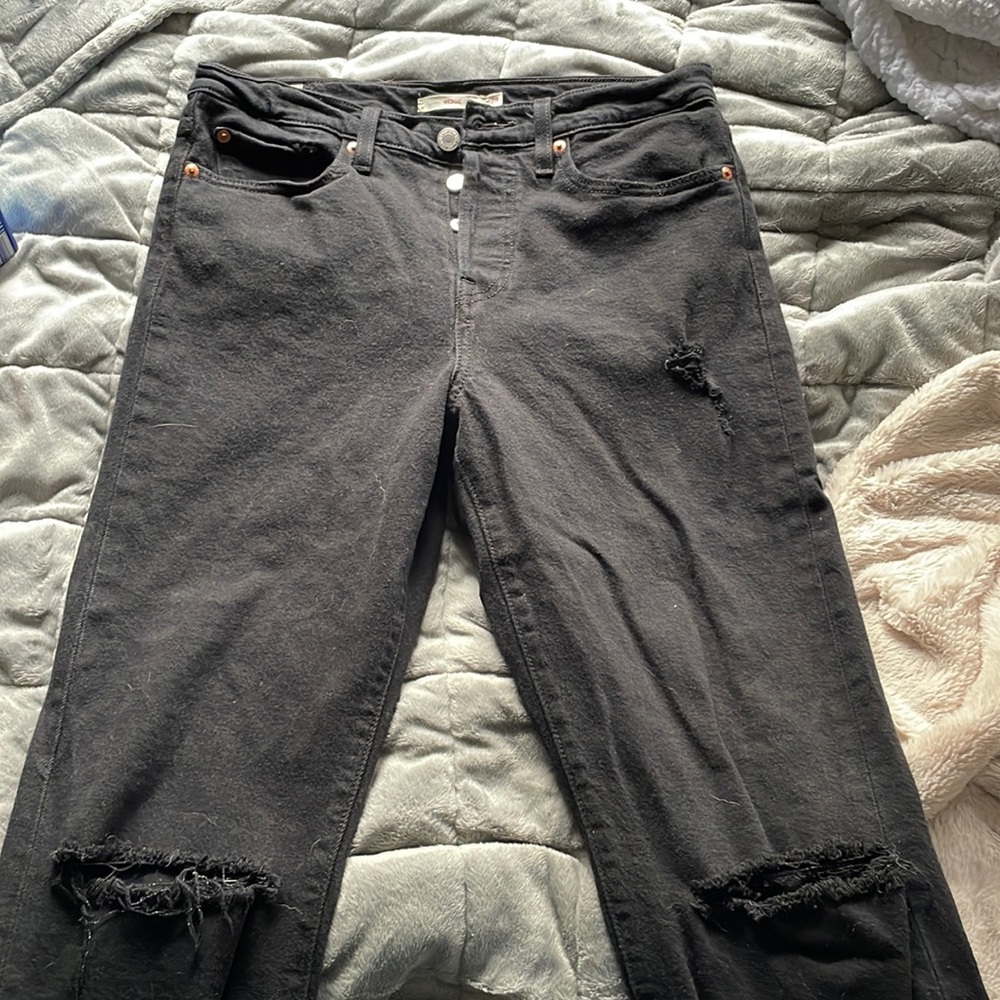 Black ripped Levi’s jeans